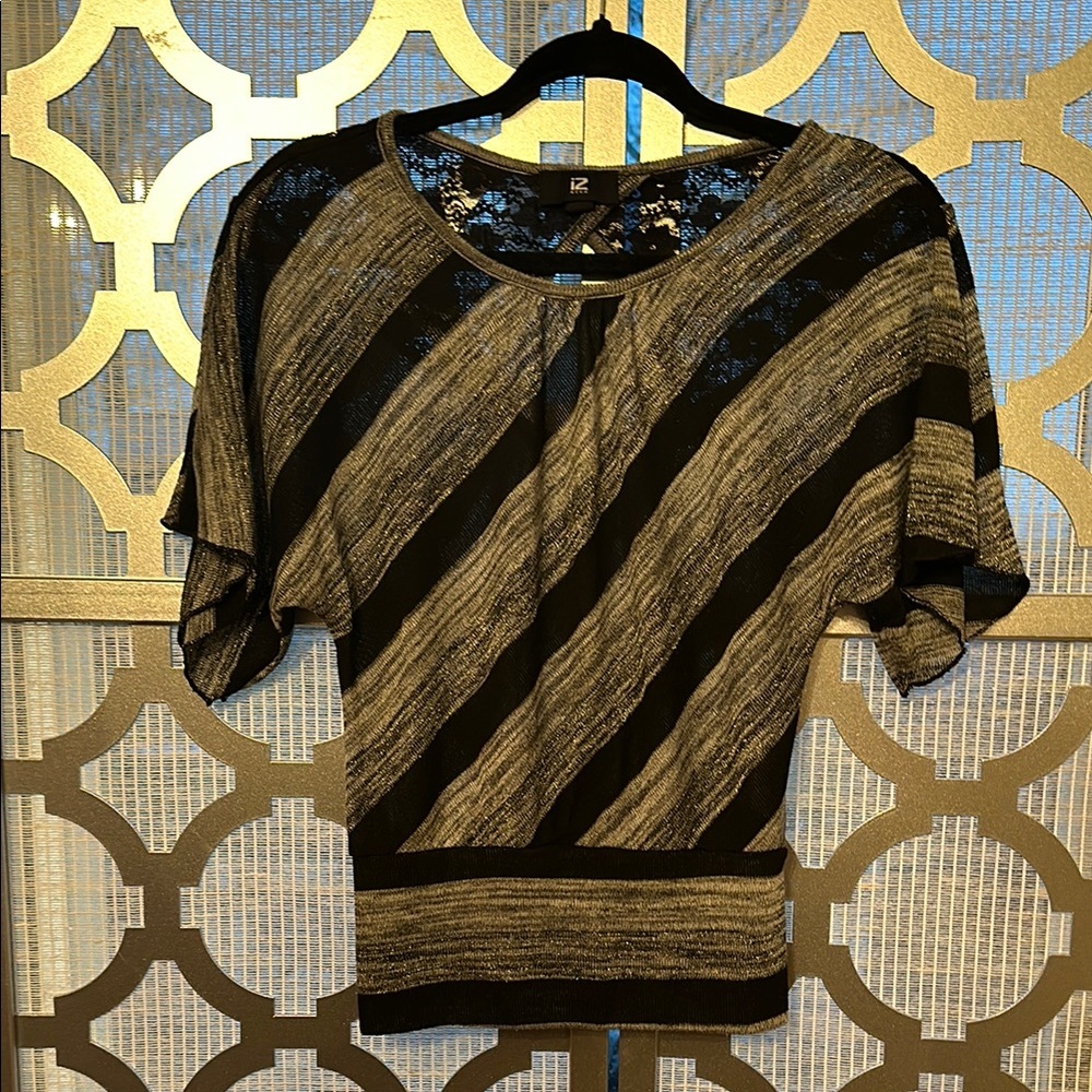 Iz Byer Black and Gray Boxy Short Sleeve Blouse